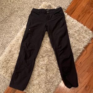 North Face black button closure crop cargo pant